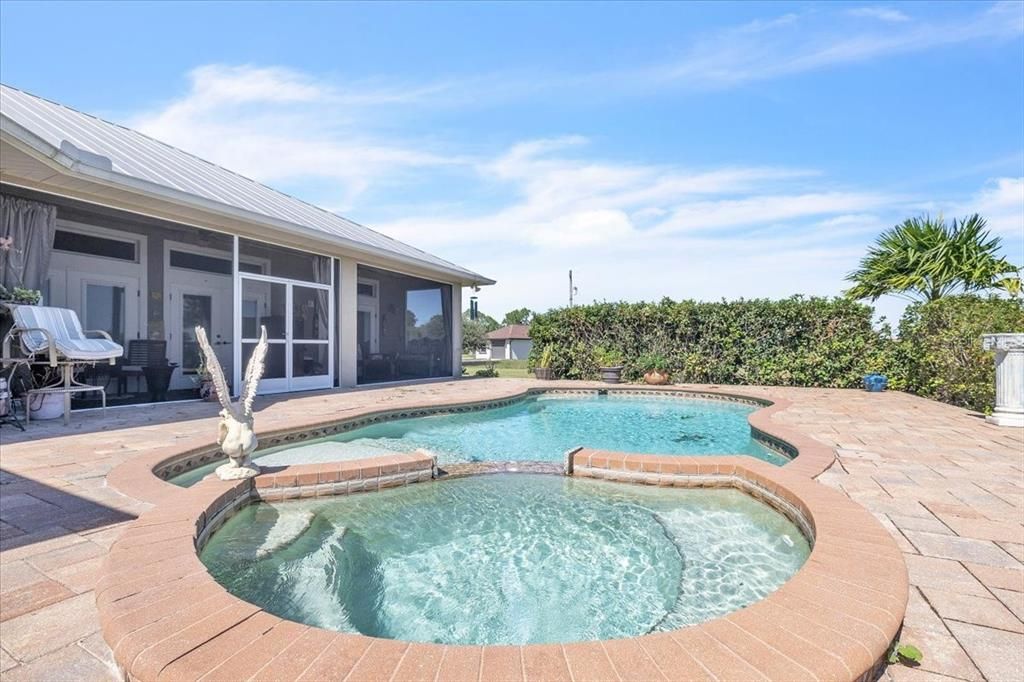 En Venta: $749,000 (4 camas, 2 baños, 2356 Pies cuadrados)