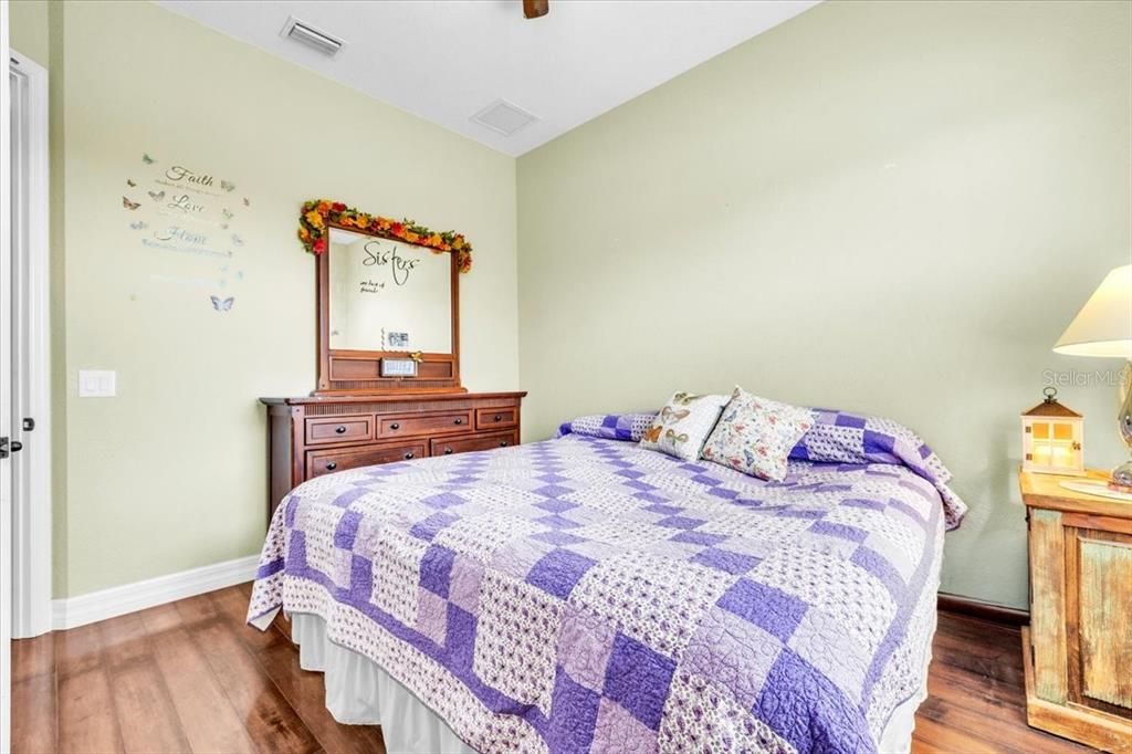 En Venta: $749,000 (4 camas, 2 baños, 2356 Pies cuadrados)