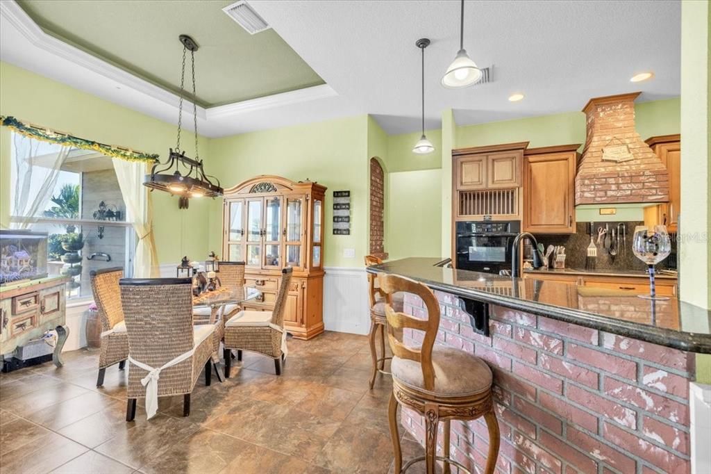 En Venta: $749,000 (4 camas, 2 baños, 2356 Pies cuadrados)
