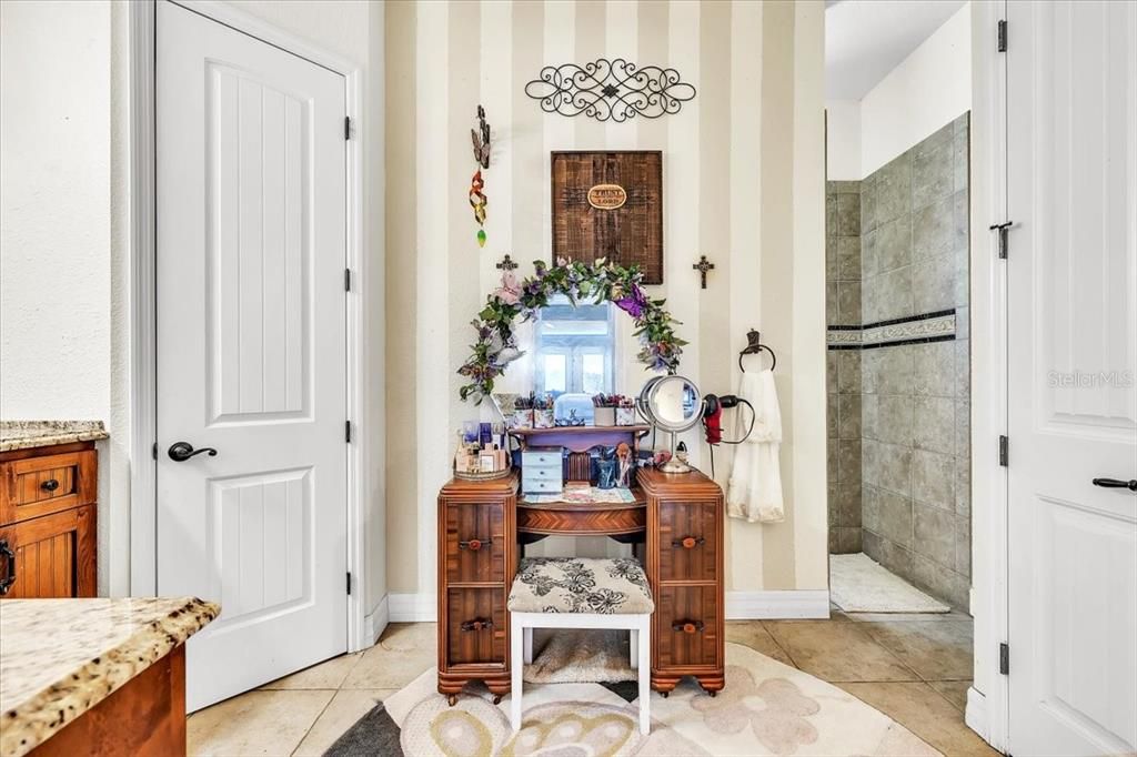 En Venta: $749,000 (4 camas, 2 baños, 2356 Pies cuadrados)