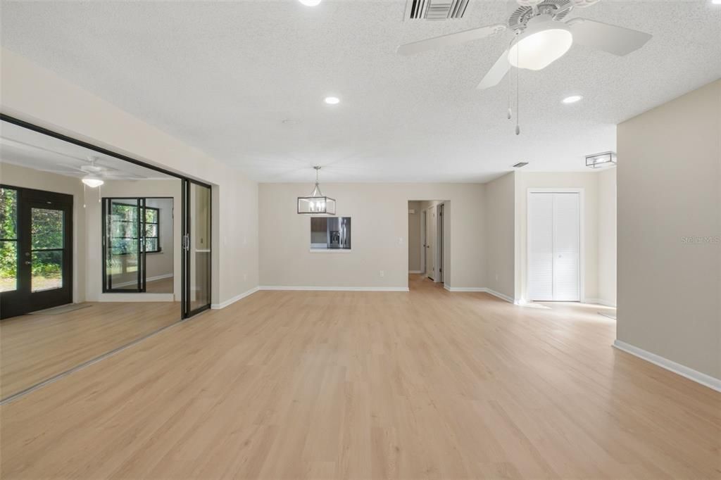 For Sale: $254,999 (3 beds, 2 baths, 1762 Square Feet)
