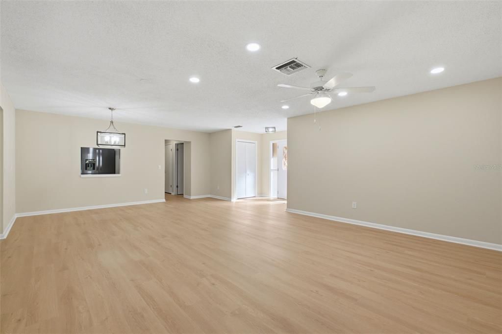 For Sale: $254,999 (3 beds, 2 baths, 1762 Square Feet)