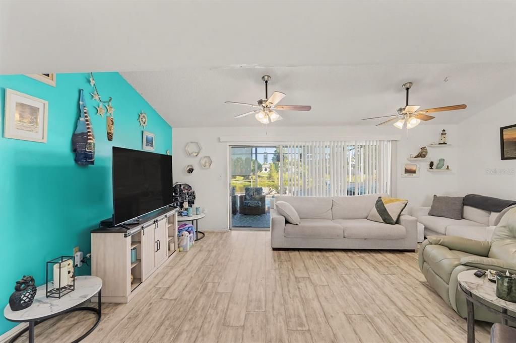 En Venta: $300,000 (3 camas, 2 baños, 1219 Pies cuadrados)