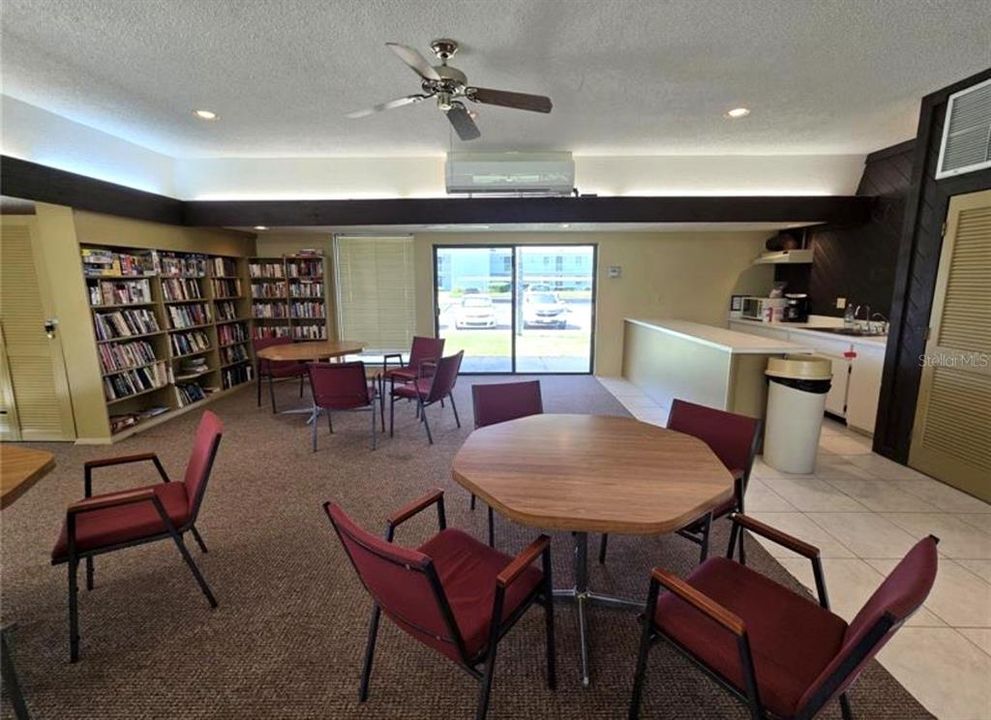 For Sale: $129,900 (2 beds, 2 baths, 1094 Square Feet)