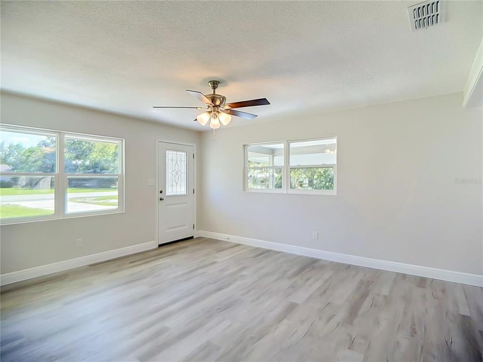 En Venta: $269,900 (3 camas, 2 baños, 1140 Pies cuadrados)