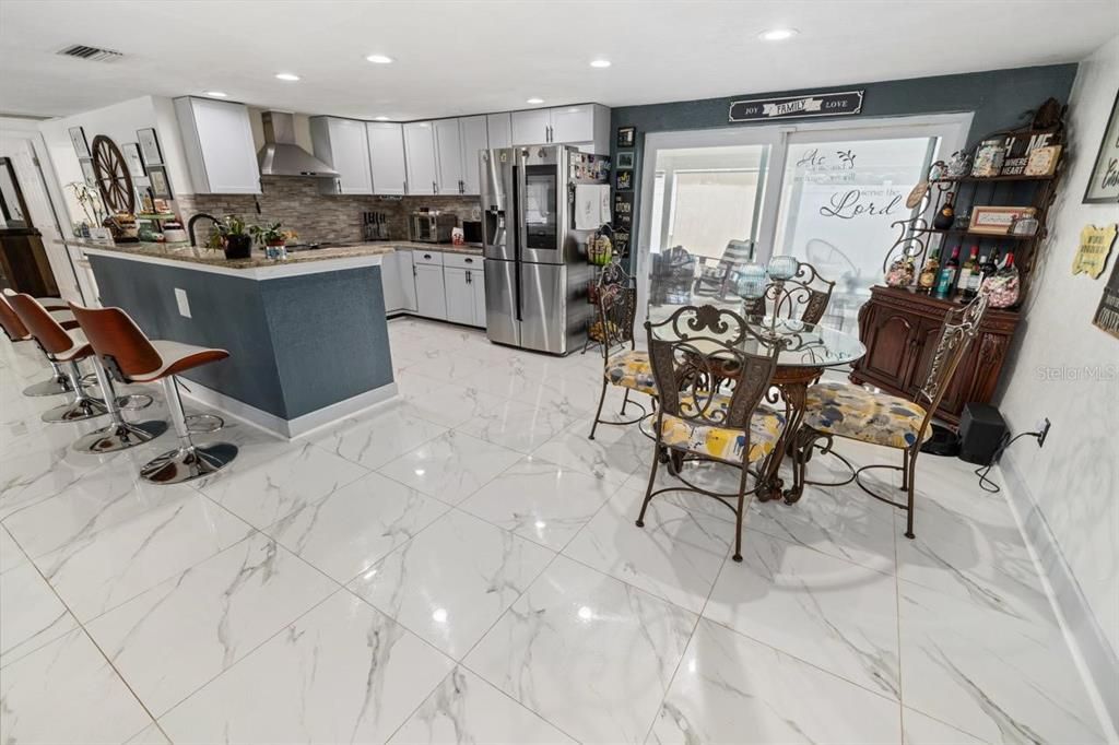 En Venta: $399,900 (5 camas, 3 baños, 2122 Pies cuadrados)
