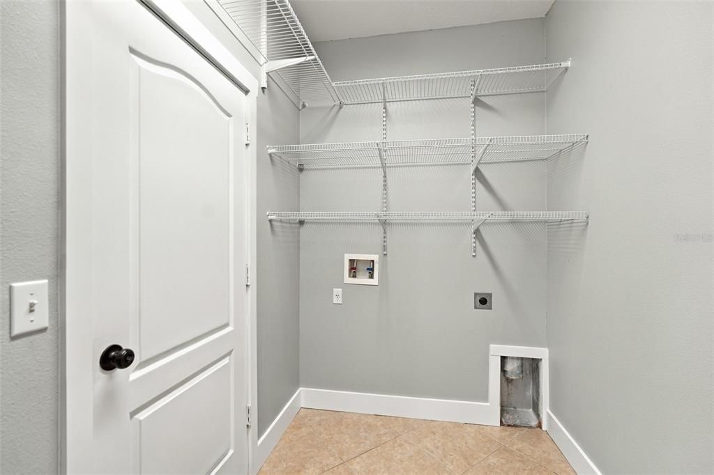 For Sale: $525,000 (4 beds, 2 baths, 2300 Square Feet)