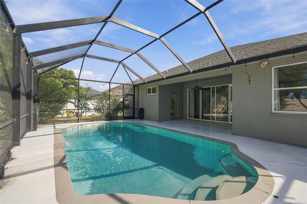 For Sale: $525,000 (4 beds, 2 baths, 2300 Square Feet)