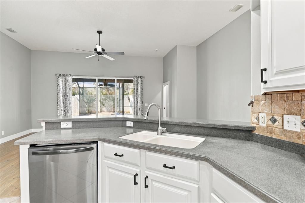 For Sale: $525,000 (4 beds, 2 baths, 2300 Square Feet)