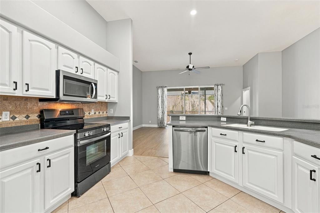 For Sale: $525,000 (4 beds, 2 baths, 2300 Square Feet)