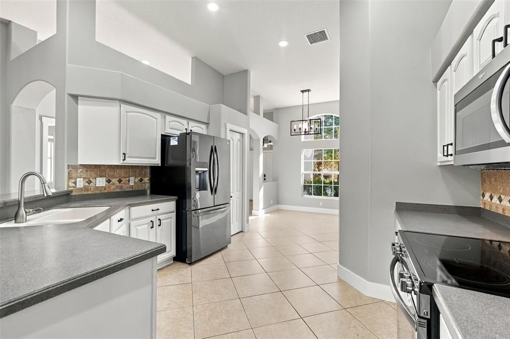 For Sale: $525,000 (4 beds, 2 baths, 2300 Square Feet)