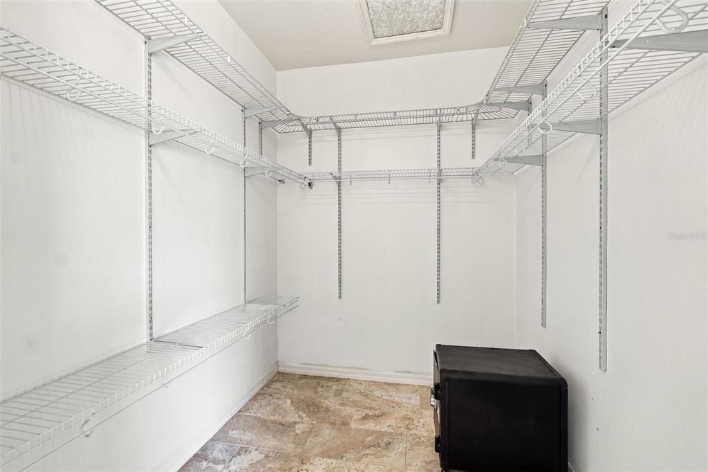 For Sale: $525,000 (4 beds, 2 baths, 2300 Square Feet)