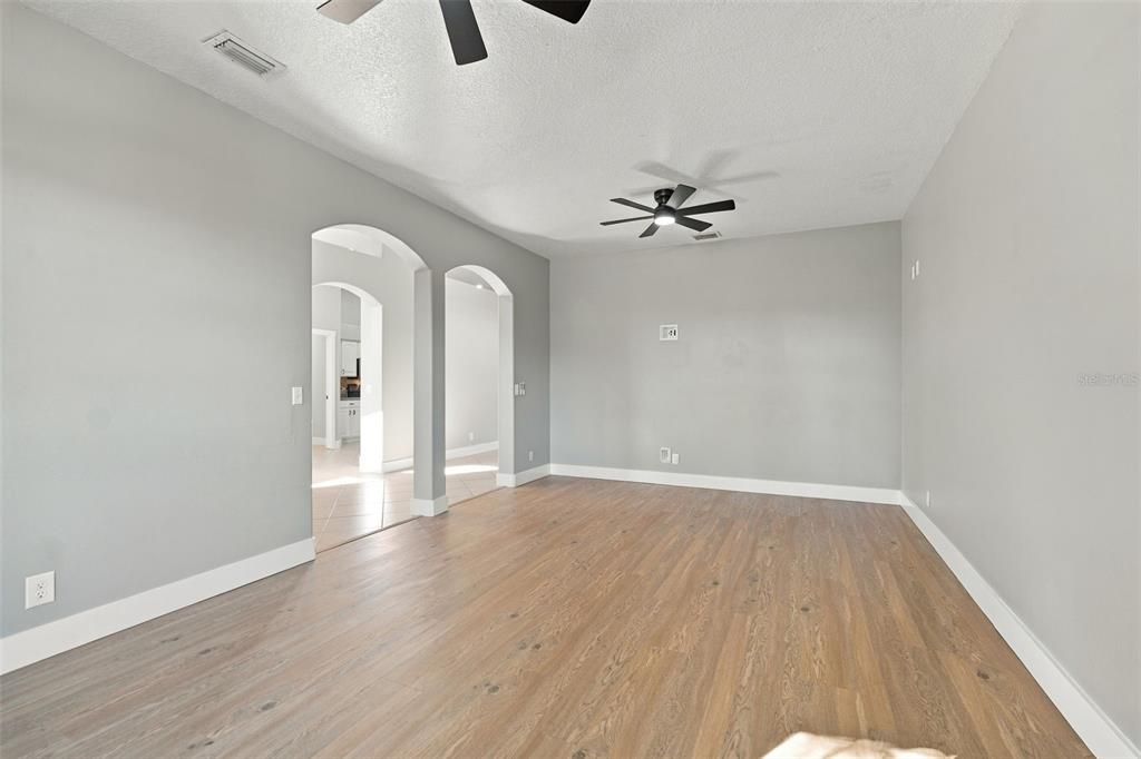 For Sale: $525,000 (4 beds, 2 baths, 2300 Square Feet)