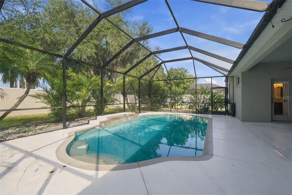 For Sale: $525,000 (4 beds, 2 baths, 2300 Square Feet)