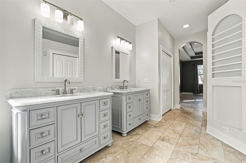 For Sale: $525,000 (4 beds, 2 baths, 2300 Square Feet)