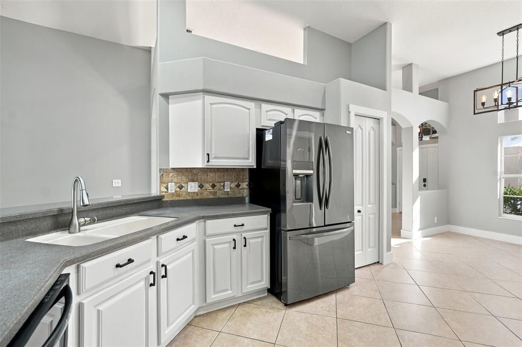 For Sale: $525,000 (4 beds, 2 baths, 2300 Square Feet)