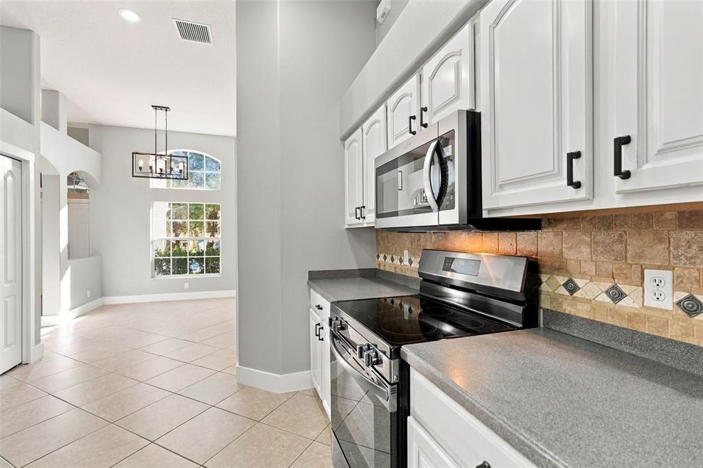 For Sale: $525,000 (4 beds, 2 baths, 2300 Square Feet)