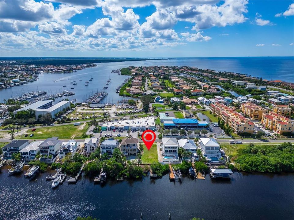 На продажу: $475,000 (0.22 acres)