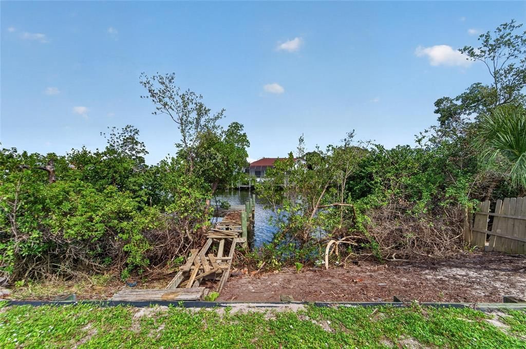 На продажу: $475,000 (0.22 acres)
