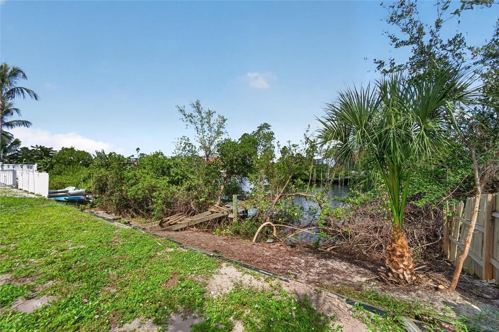 На продажу: $475,000 (0.22 acres)