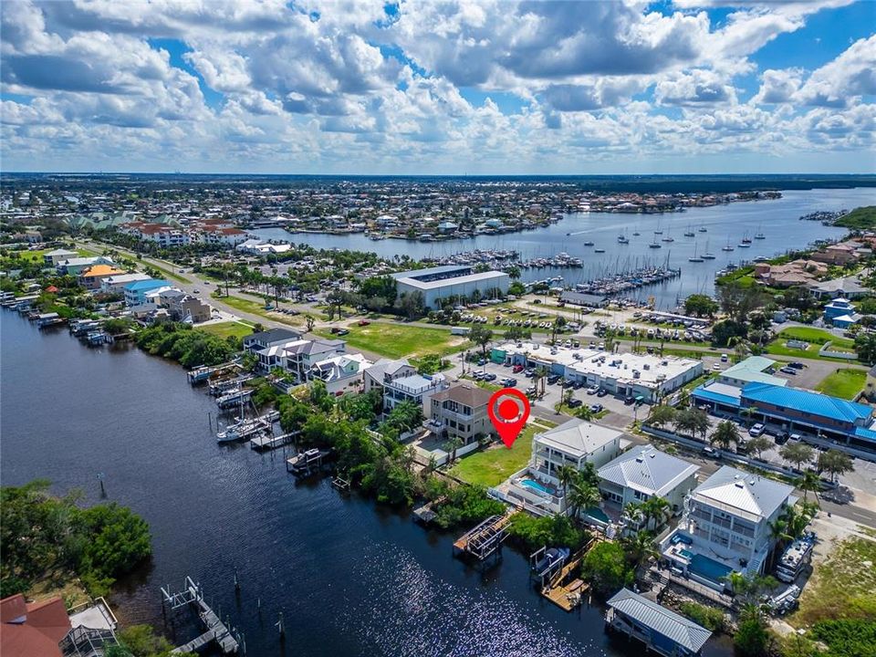 На продажу: $475,000 (0.22 acres)