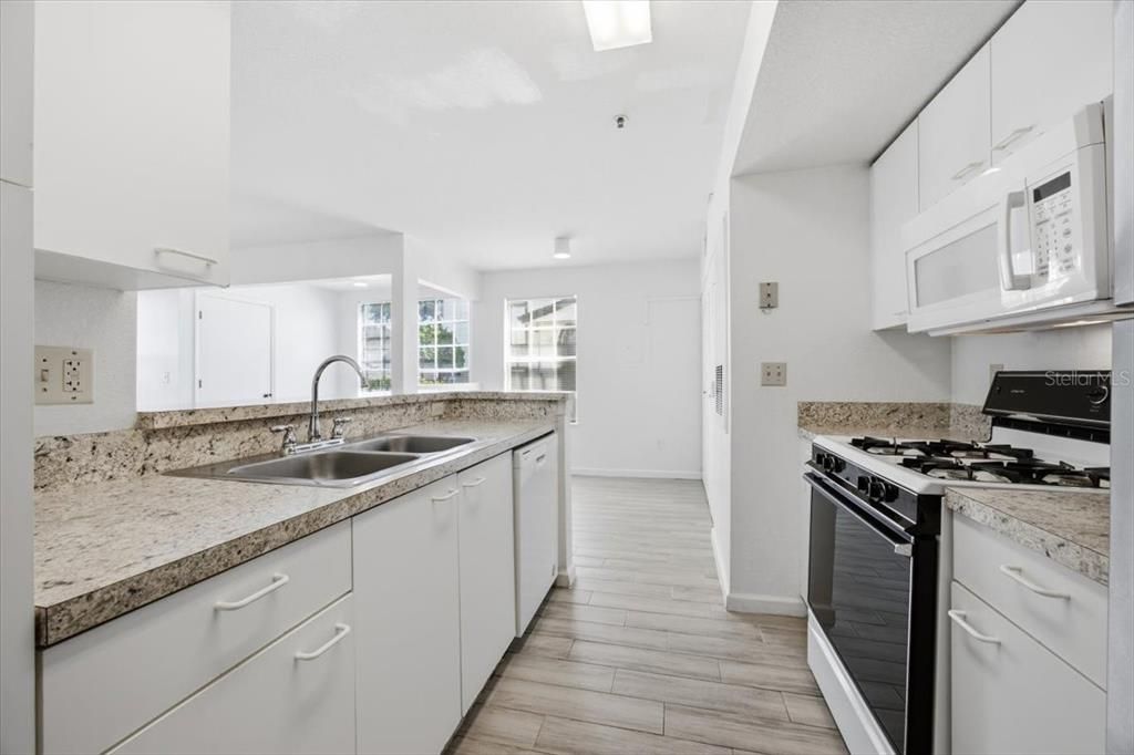В аренду: $1,595 (2 спален, 2 ванн, 1140 Квадратных фут)