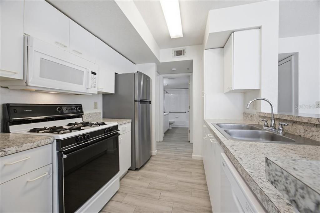 В аренду: $1,595 (2 спален, 2 ванн, 1140 Квадратных фут)