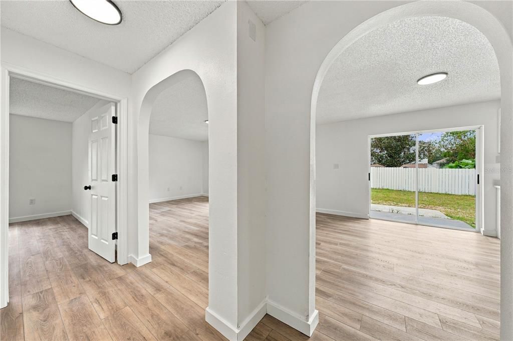 На продажу: $365,000 (5 спален, 2 ванн, 2320 Квадратных фут)