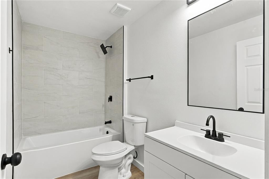 На продажу: $365,000 (5 спален, 2 ванн, 2320 Квадратных фут)
