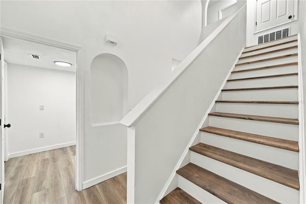 На продажу: $365,000 (5 спален, 2 ванн, 2320 Квадратных фут)
