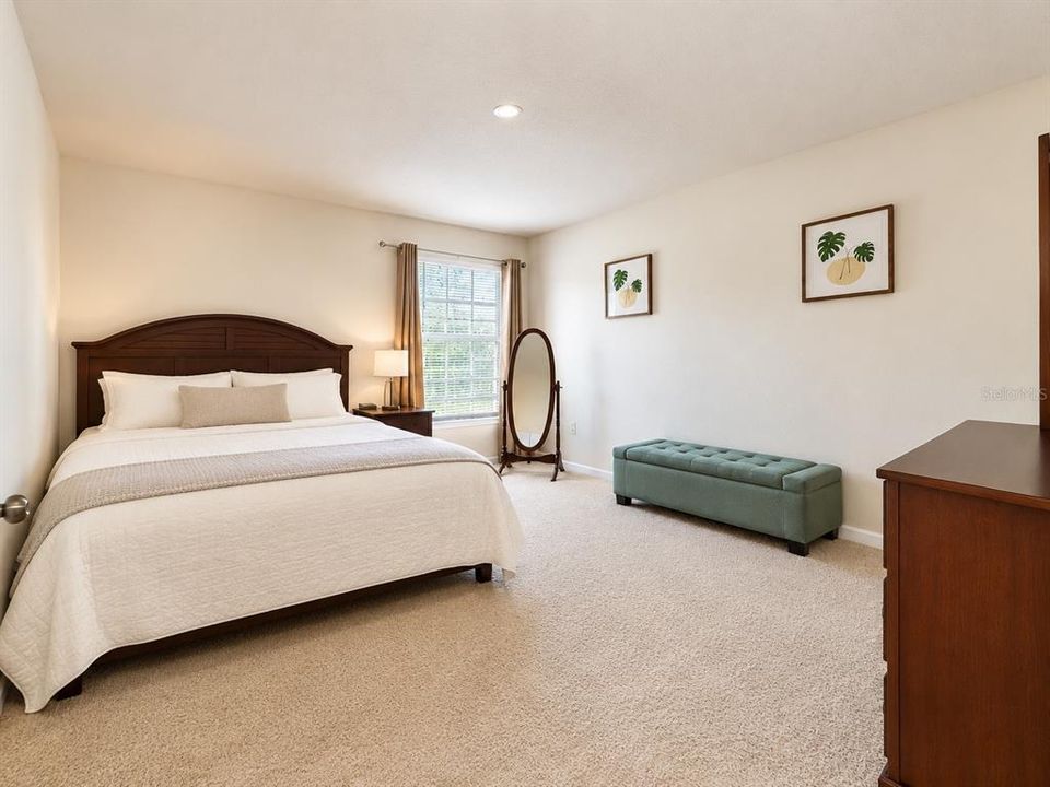 For Sale: $140,000 (1 beds, 1 baths, 829 Square Feet)
