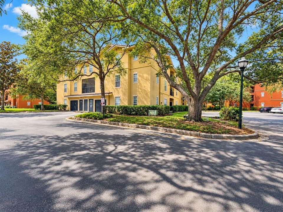 For Sale: $140,000 (1 beds, 1 baths, 829 Square Feet)