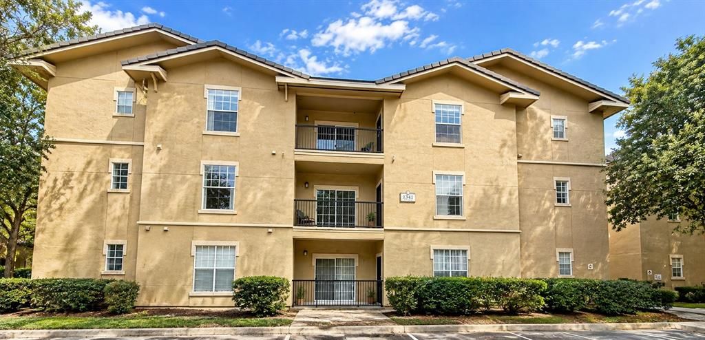For Sale: $140,000 (1 beds, 1 baths, 829 Square Feet)