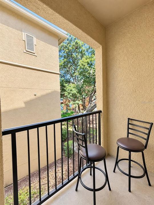 For Sale: $140,000 (1 beds, 1 baths, 829 Square Feet)