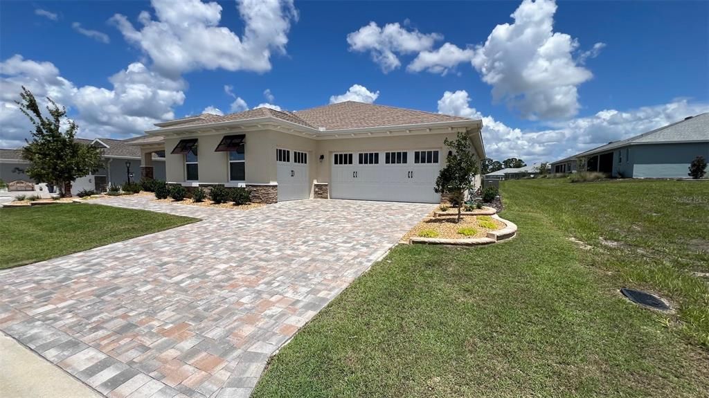 For Sale: $438,999 (3 beds, 3 baths, 2476 Square Feet)