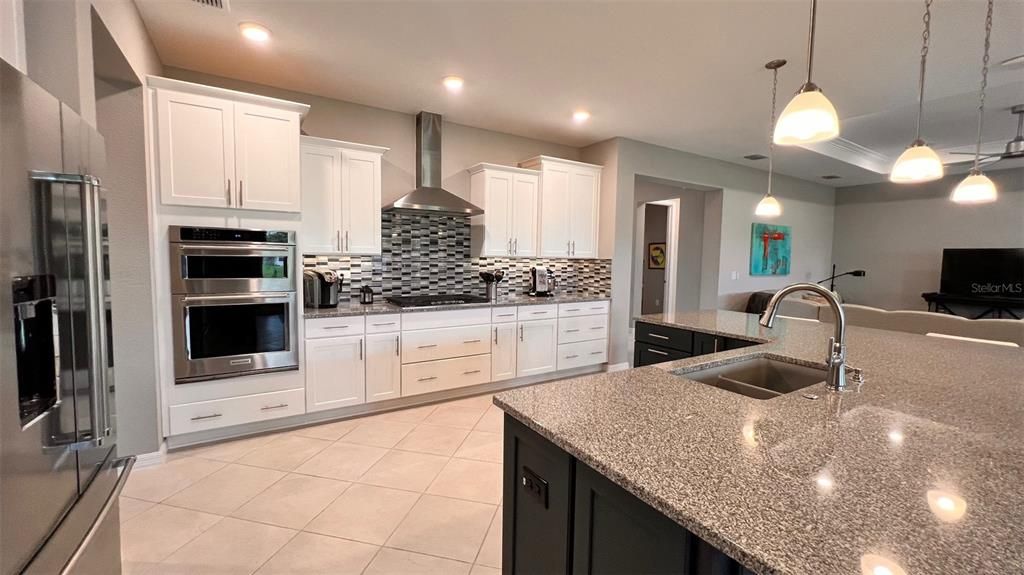 For Sale: $438,999 (3 beds, 3 baths, 2476 Square Feet)