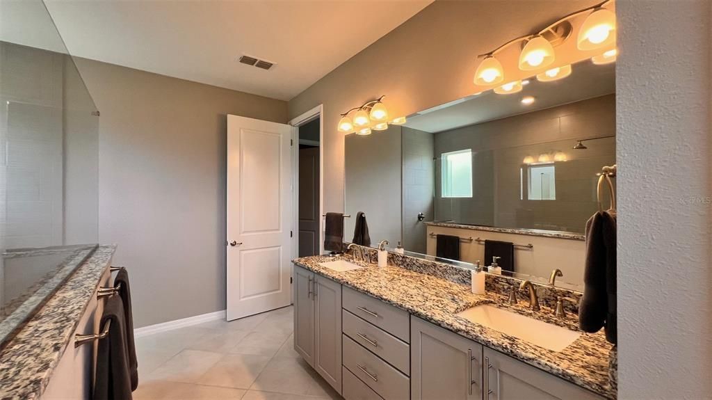 For Sale: $438,999 (3 beds, 3 baths, 2476 Square Feet)