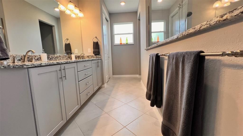 For Sale: $438,999 (3 beds, 3 baths, 2476 Square Feet)