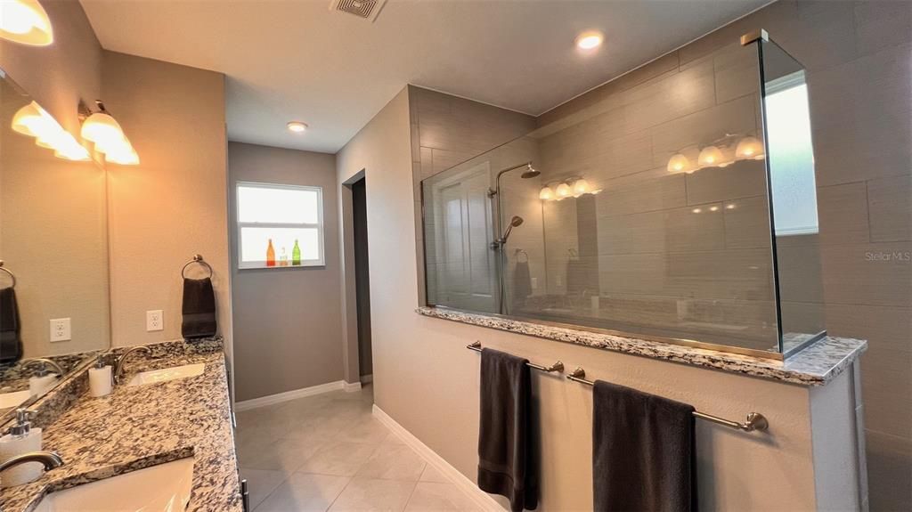 For Sale: $438,999 (3 beds, 3 baths, 2476 Square Feet)