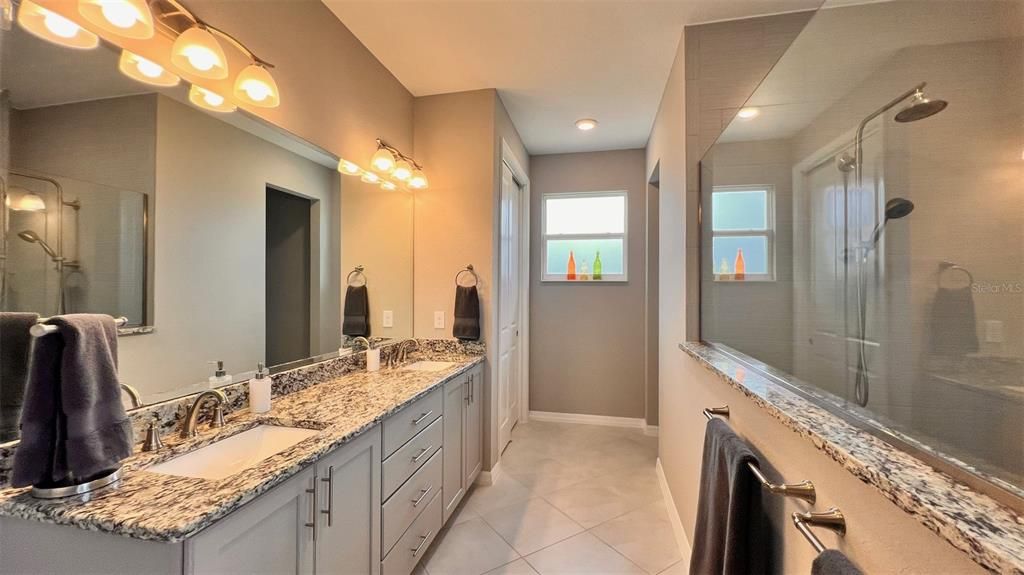 For Sale: $438,999 (3 beds, 3 baths, 2476 Square Feet)