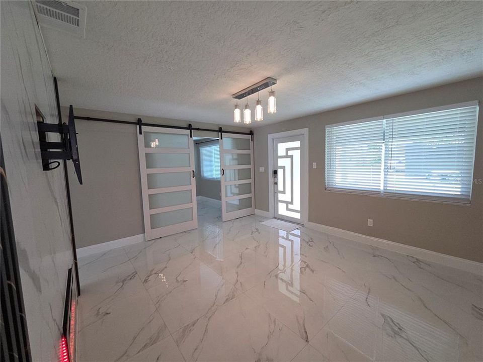 En Venta: $399,900 (4 camas, 2 baños, 1187 Pies cuadrados)