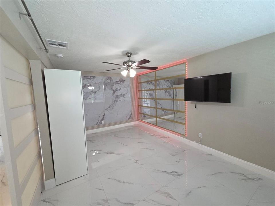 En Venta: $399,900 (4 camas, 2 baños, 1187 Pies cuadrados)