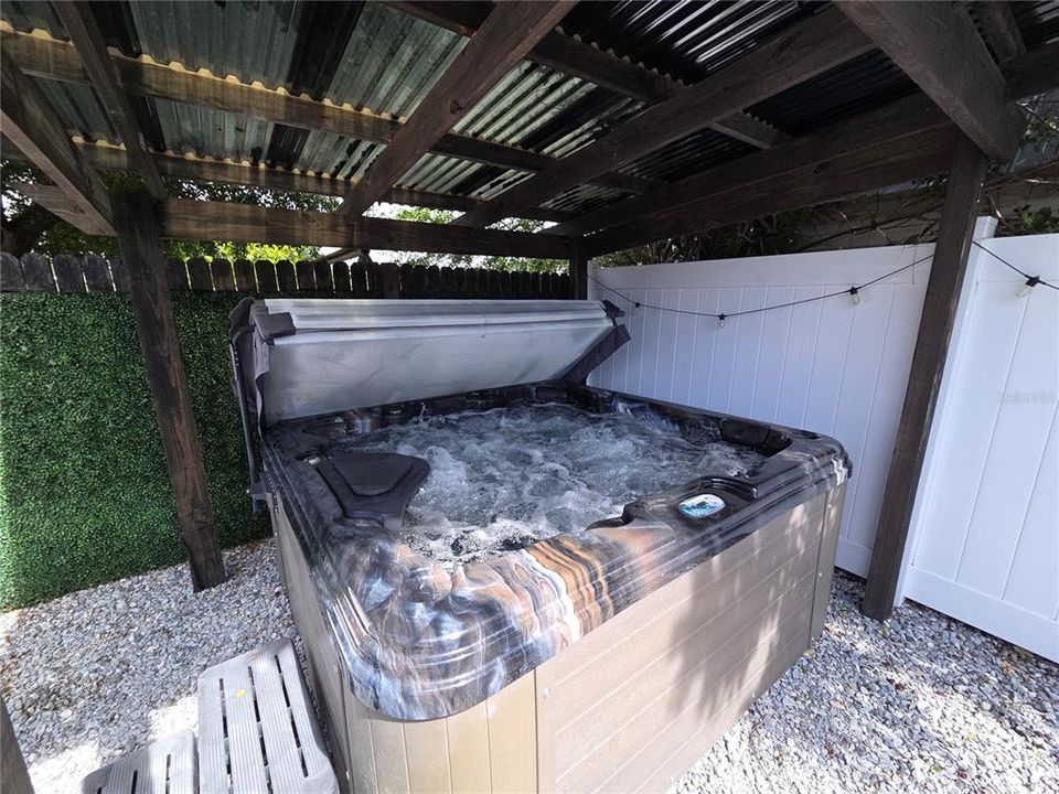 En Venta: $399,900 (4 camas, 2 baños, 1187 Pies cuadrados)