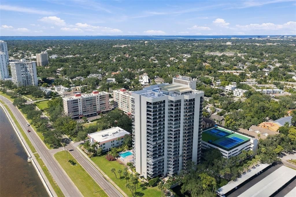 На продажу: $645,000 (2 спален, 2 ванн, 1504 Квадратных фут)