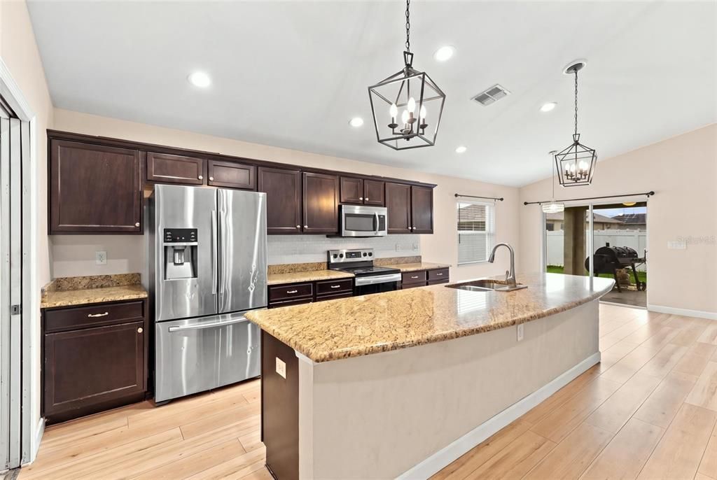 For Sale: $375,000 (4 beds, 2 baths, 1722 Square Feet)