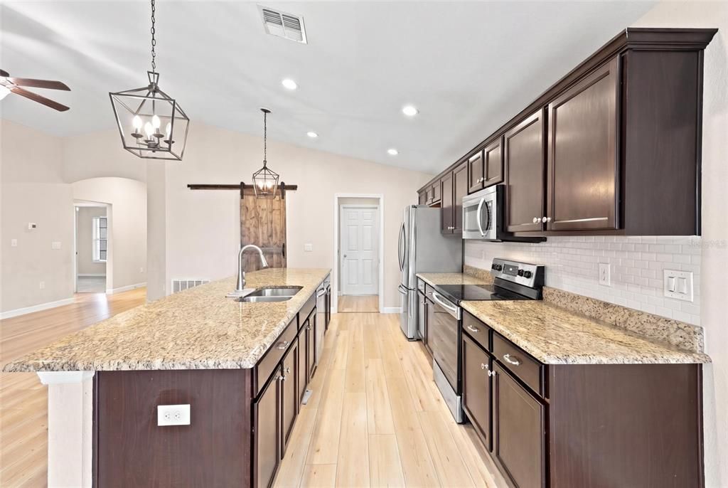 For Sale: $375,000 (4 beds, 2 baths, 1722 Square Feet)