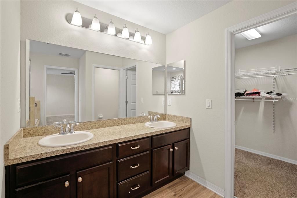 For Sale: $375,000 (4 beds, 2 baths, 1722 Square Feet)