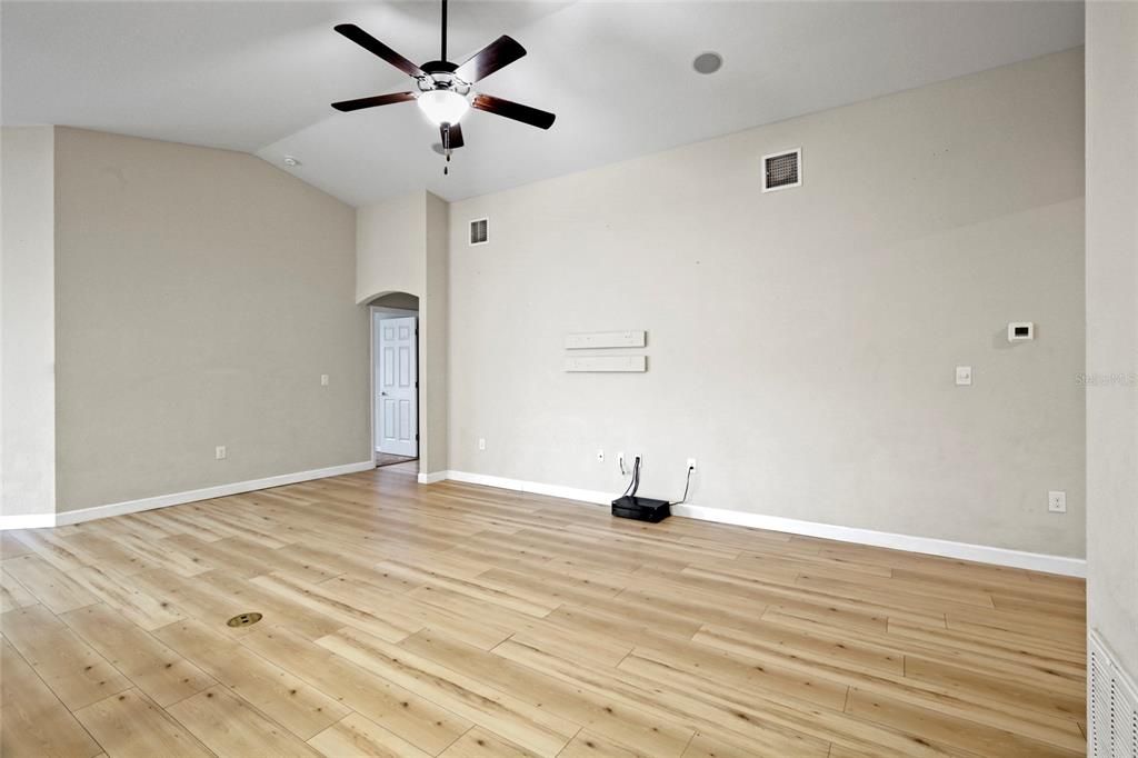For Sale: $375,000 (4 beds, 2 baths, 1722 Square Feet)