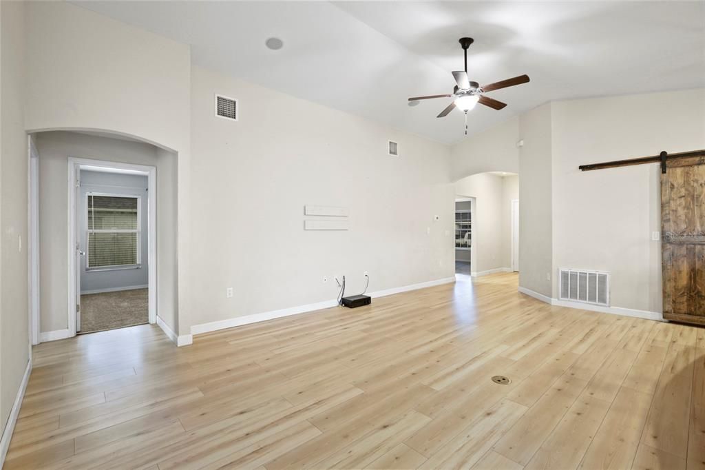 For Sale: $375,000 (4 beds, 2 baths, 1722 Square Feet)