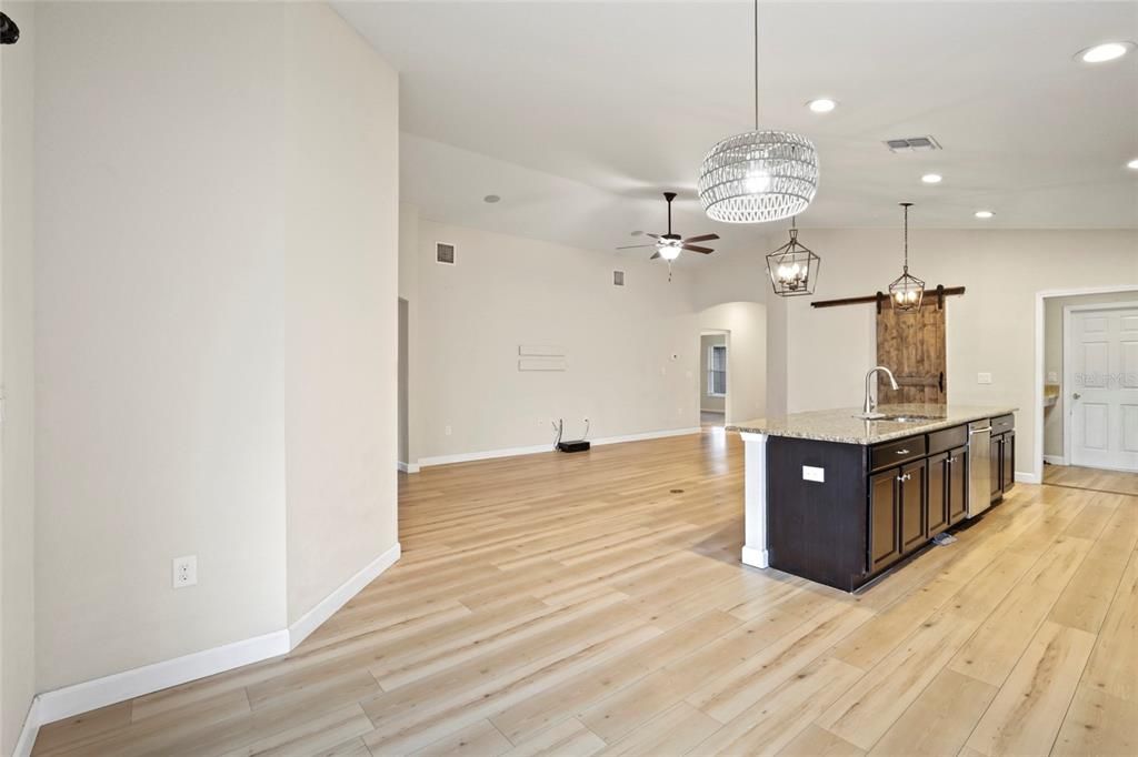 For Sale: $375,000 (4 beds, 2 baths, 1722 Square Feet)